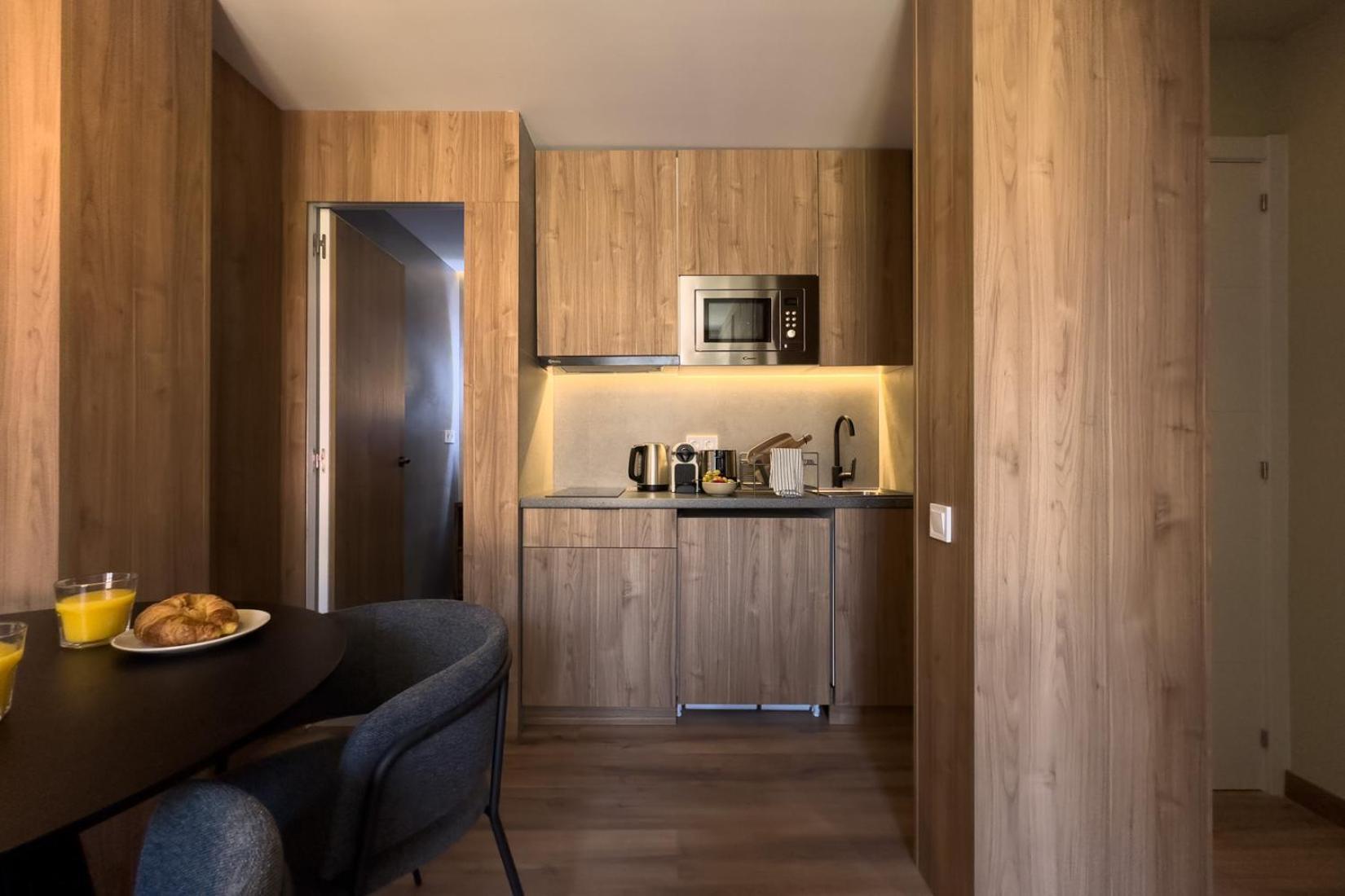 Beautiful & Comfy City Center Apartment Barcelona Bagian luar foto